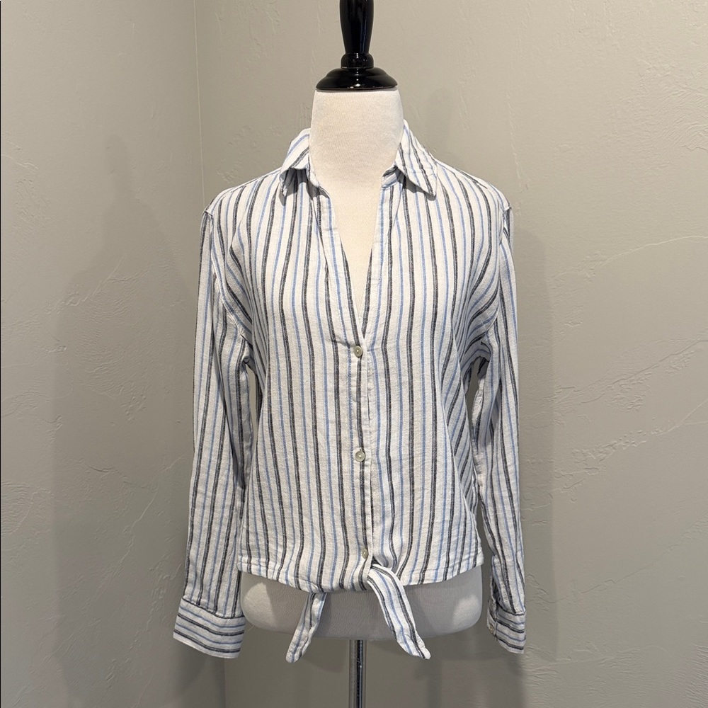 New condition, never worn, linen blend top.